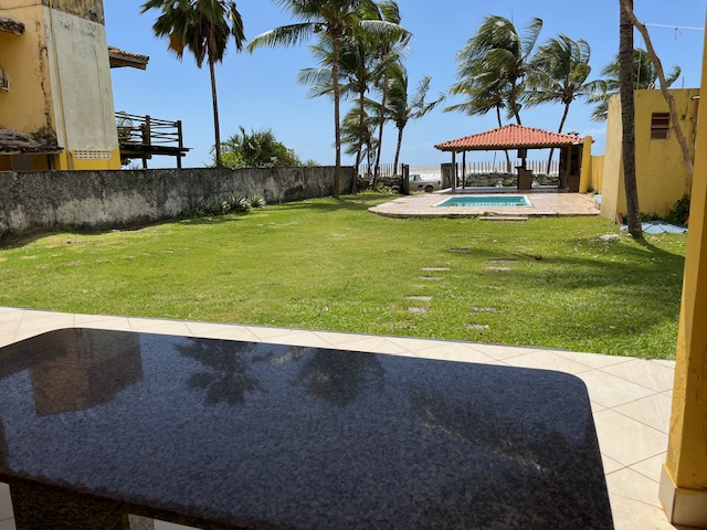 Casa a venda em Ilhéus beira mar